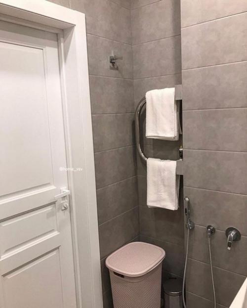 Даже в небольшой ванной можно уютно разместиться. 03