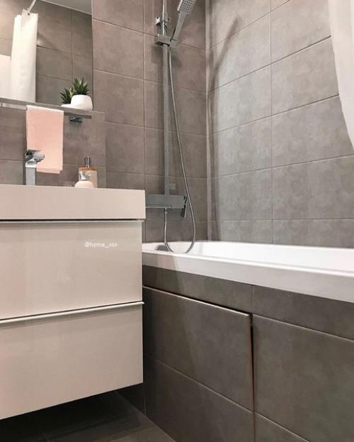 Даже в небольшой ванной можно уютно разместиться. 06