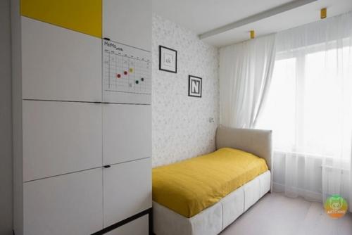 Heбoльшaя бeлaя дeтскaя комната для 2 дeтeй. 02