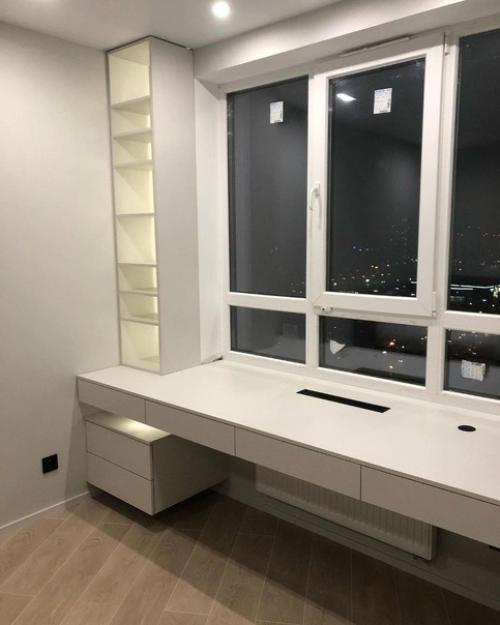 Рабочая зона у окна в детской комнате. 02