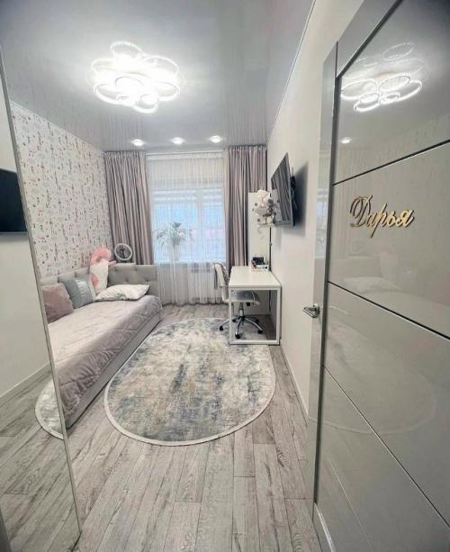 Мягкие оттенки, аккуратные текстуры и тёплый свет делают пространство по-настоящему комфортным. 
