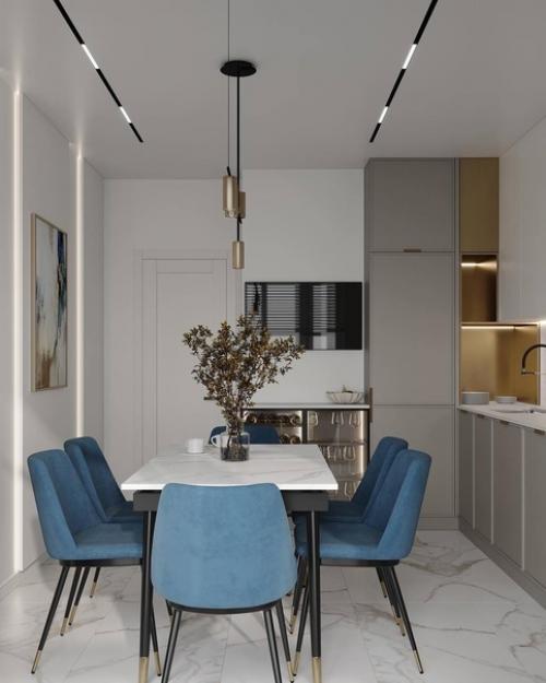 Светлый и стильный интерьер кухни с яркими акцентами. 05