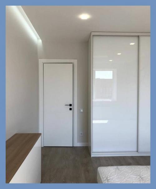 Мы обустраиваем свою двухкомнатную квартиру, пришлось обратиться к специалисту для оформления дизайна. 03