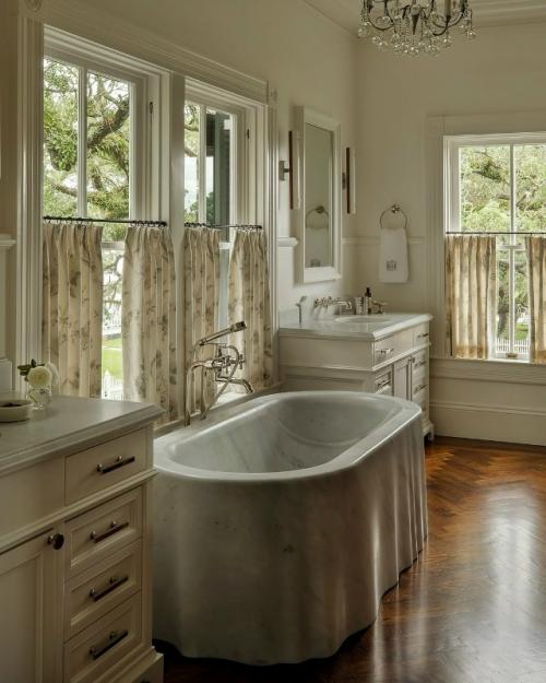 Этот загородный дом хранит память нескольких поколений - он был построен ещё в 1905 году прадедушкой и дедушкой нынешних владельцев. 02