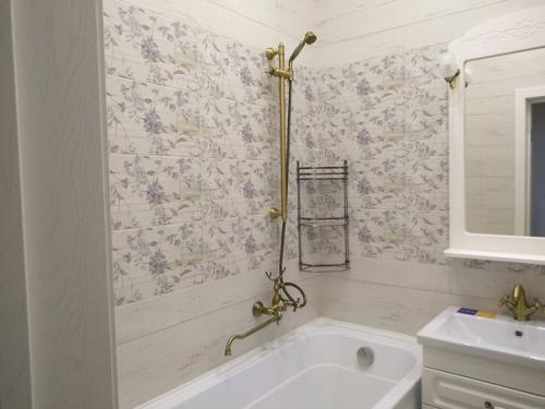 Сталинка.  Ванная комната 1. 8 на 1. 8 м. 05