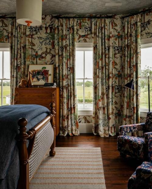 Этот загородный дом хранит память нескольких поколений - он был построен ещё в 1905 году прадедушкой и дедушкой нынешних владельцев. 01