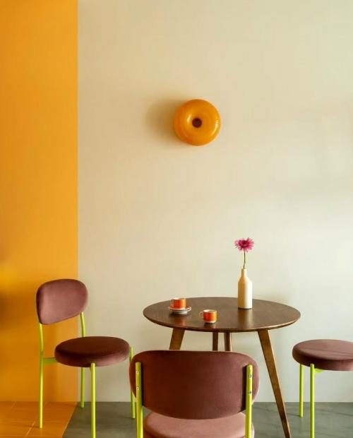 Авторы проекта показали, что выразительность интерьера вовсе не требует больших вложений - достаточно грамотных идей и внимания к деталям. 06