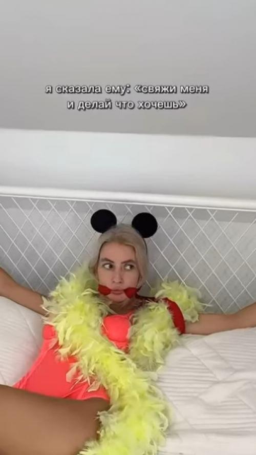 Эта дамочка, решила доказать, что она Юлий Цезарь и показать, как умеет делать много дел одновременно. 01