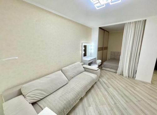 Сделали под аренду шикарную большую 1 комнатную квартиру. 02