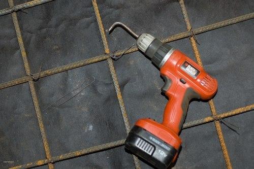 Как сделать обвязку фундамента арматурой. 07