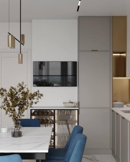 Светлый и стильный интерьер кухни с яркими акцентами. 02