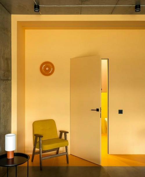 Авторы проекта показали, что выразительность интерьера вовсе не требует больших вложений - достаточно грамотных идей и внимания к деталям. 04