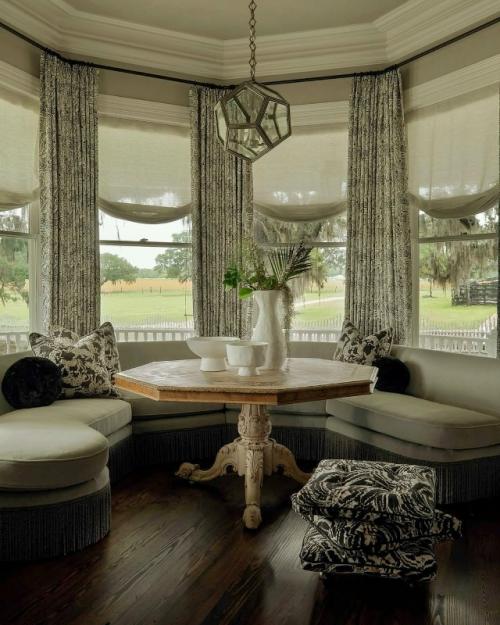 Этот загородный дом хранит память нескольких поколений - он был построен ещё в 1905 году прадедушкой и дедушкой нынешних владельцев. 03