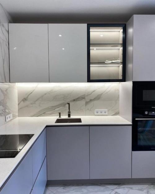 Площадь кухни небольшая, поэтому пришлось крутиться. 02