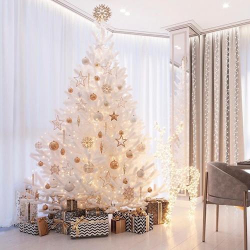 Очередной шикарный интерьер, на который можно сильно залипнуть и даже немного позавидовать. 04