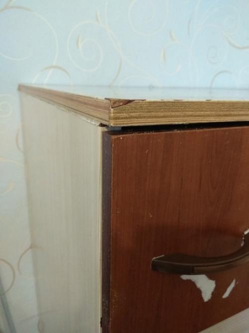 Совсем как шкаф, но ростом ниже, есть ящик в нем, и он подвижен. 07 Совсем как шкаф, но ростом ниже, есть ящик в нем, и он подвижен. 07