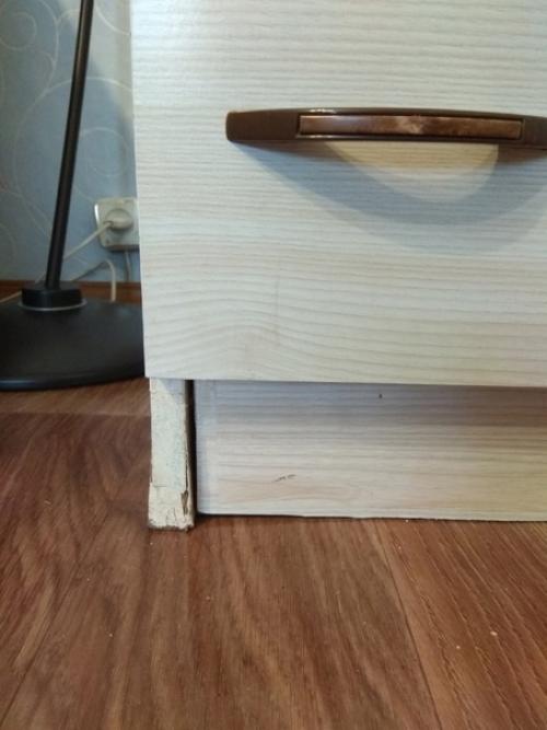 Совсем как шкаф, но ростом ниже, есть ящик в нем, и он подвижен. 08 Совсем как шкаф, но ростом ниже, есть ящик в нем, и он подвижен. 08