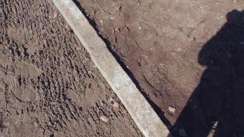 Бордюр из бетона своими руками сделал. 03