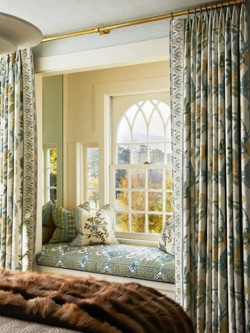 Это пространство, где цвет становится главным инструментом создания настроения. 04