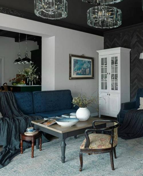 Это пространство, где каждая деталь работает на создание гармонии и домашнего тепла. 02