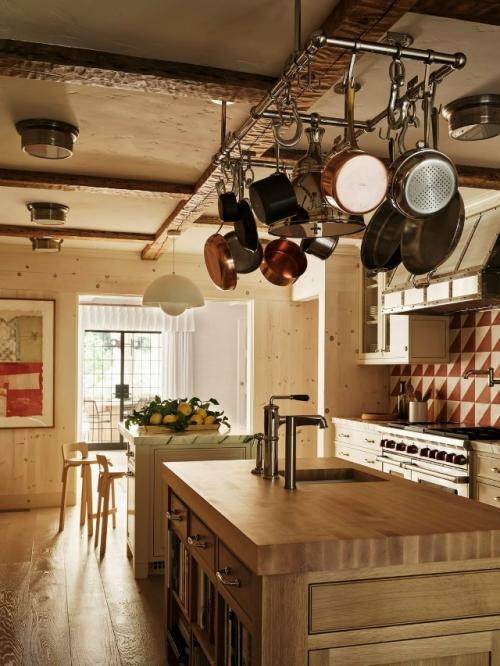 Это пространство, в котором каждая зона будто рассказывает свою историю. 04