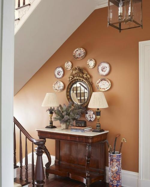 Давайте полюбуемся этим великолепным загородным домом начала 1800-х годов, бережно восстановленным архитектором. 04