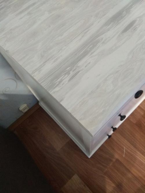 Совсем как шкаф, но ростом ниже, есть ящик в нем, и он подвижен. 02 Совсем как шкаф, но ростом ниже, есть ящик в нем, и он подвижен. 02