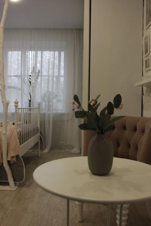 Задача: сделать из комнаты 2 функции: спальня и гостиная, поэтому реализация идеи с помощью зонирования. 05