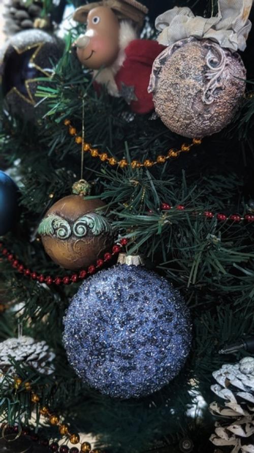 Всем здравствуйте!  Хотелось бы показать вам свою скромную ёлку. 03