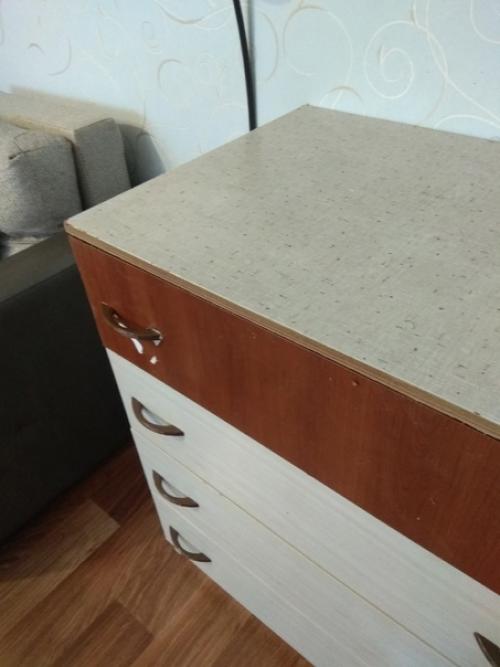 Совсем как шкаф, но ростом ниже, есть ящик в нем, и он подвижен. 09 Совсем как шкаф, но ростом ниже, есть ящик в нем, и он подвижен. 09