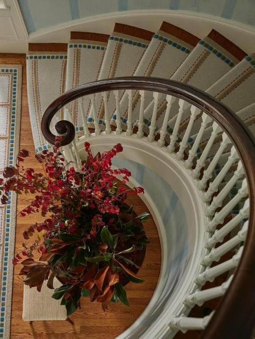 Это пространство, где цвет становится главным инструментом создания настроения. 03