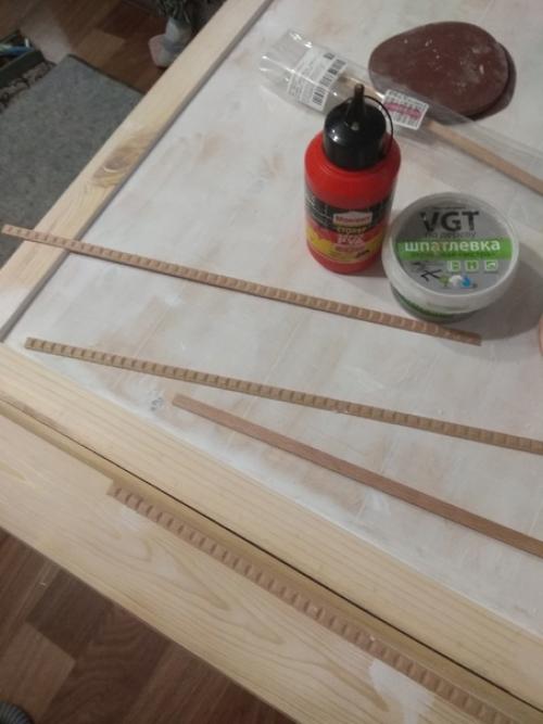 Совсем как шкаф, но ростом ниже, есть ящик в нем, и он подвижен. 05 Совсем как шкаф, но ростом ниже, есть ящик в нем, и он подвижен. 05