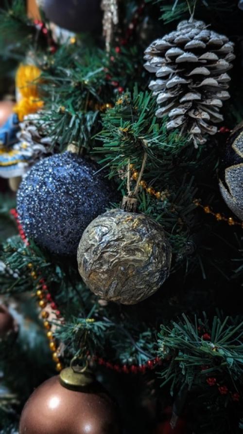 Всем здравствуйте!  Хотелось бы показать вам свою скромную ёлку. 04