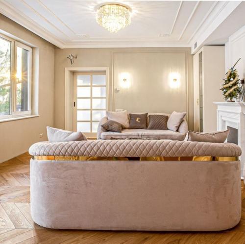 Невероятный дом на берегу озера в окружении заповедного леса после строительства и обустройства. 05