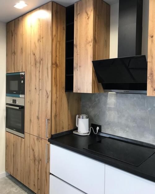 А это наша кухонька сразу после монтажа. 01