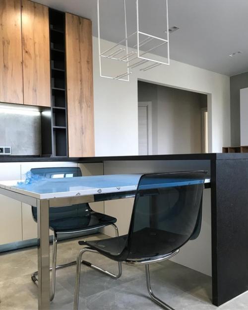 А это наша кухонька сразу после монтажа. 02