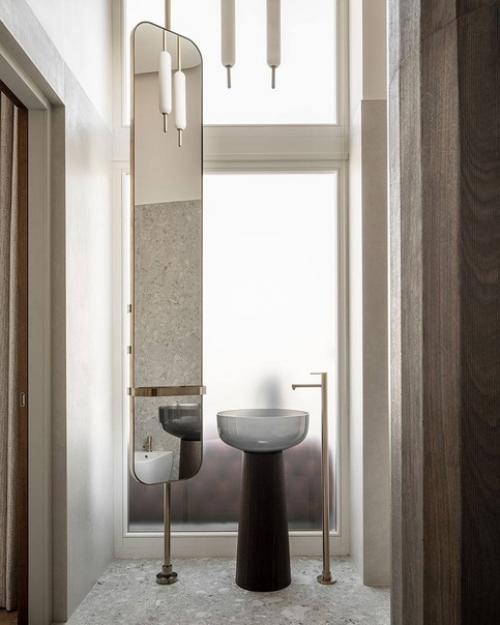 Лёгкий, воздушный, при этом роскошный интерьер квартиры, с натуральными материалами, современным дизайном и классической основой. 07