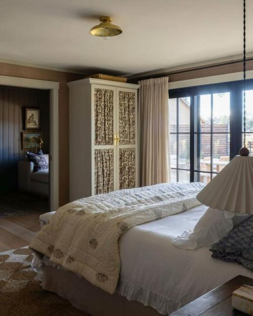 Атмосферный загородный дом наполнен теплом, уютом и ощущением неспешной жизни вдали от городской суеты. 02 Атмосферный загородный дом наполнен теплом, уютом и ощущением неспешной жизни вдали от городской суеты. 02