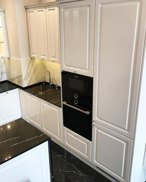 Кухня - гостиная в классическом стиле после ремонта. 01