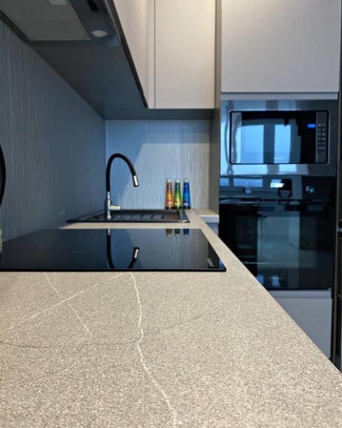 Шикарный матовый серый цвет на кухне. 02