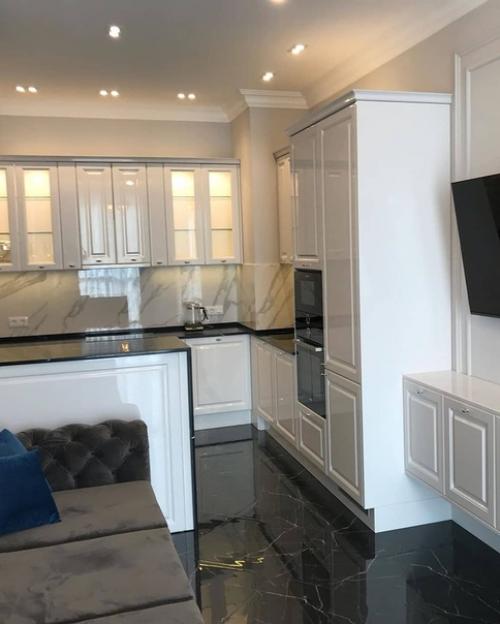 Кухня - гостиная в классическом стиле после ремонта. 02