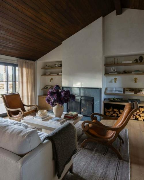 Атмосферный загородный дом наполнен теплом, уютом и ощущением неспешной жизни вдали от городской суеты. 01 Атмосферный загородный дом наполнен теплом, уютом и ощущением неспешной жизни вдали от городской суеты. 01