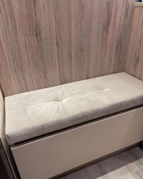 Установили прихожую на всю длину коридора. 08