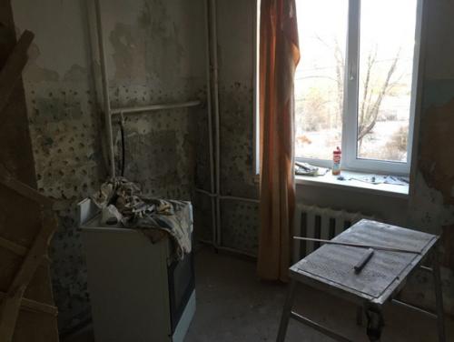 Купили с мужем двушку в доме старого типа. 06