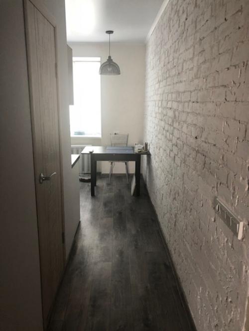 Купили с мужем двушку в доме старого типа. 09