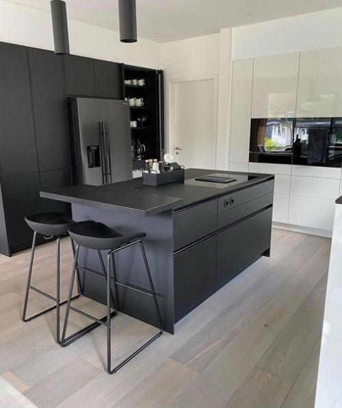 С акцентом на черный цвет. 05