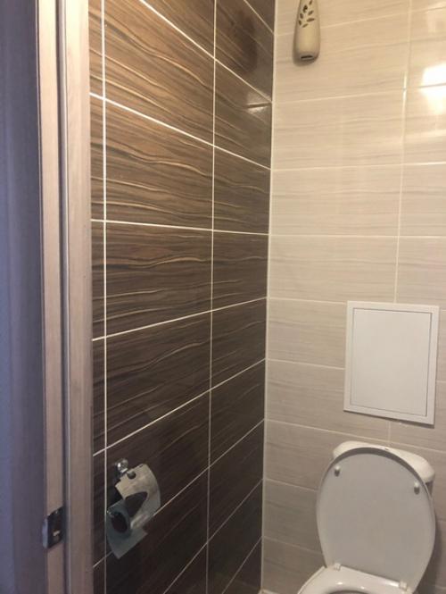 Купили с мужем двушку в доме старого типа. 01