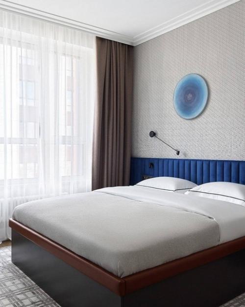 Оригинальный итерьер квартиры в светлых тонах с интересным декором и мебелью. 07