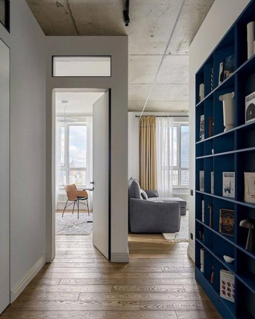 Оригинальный итерьер квартиры в светлых тонах с интересным декором и мебелью. 05