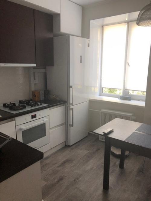 Купили с мужем двушку в доме старого типа. 07